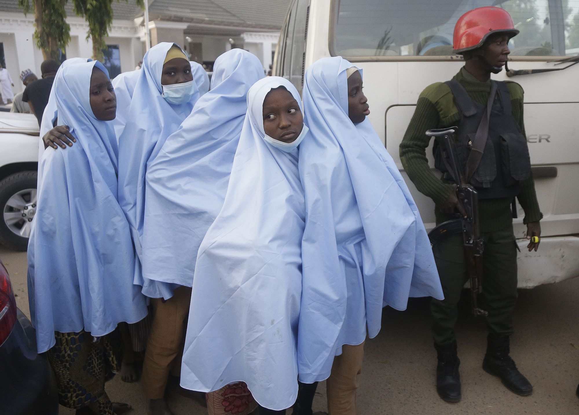 Vídeo. Liberan a las 279 colegialas secuestradas en el norte de Nigeria