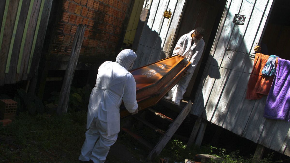 Sarg einer 94-Jährigen, die Ende Januar zu Hause in Manaus an Covid-19 gestorben ist