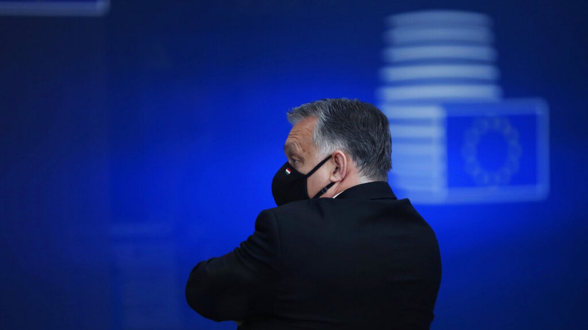 Ungarns Ministerpräsident Viktor Orban verlässt einen EU-Gipfels in Brüssel, 11.12.2020