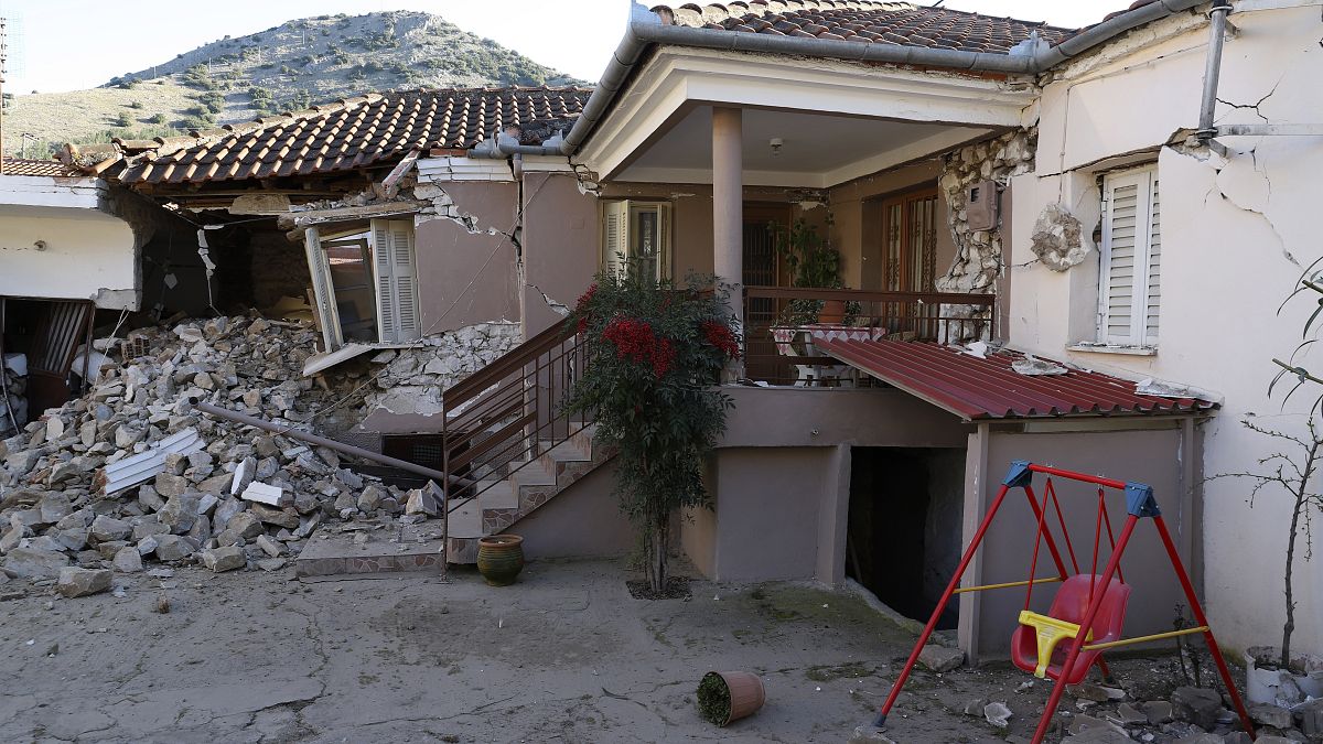 ویدئو؛ خسارت به ساختمان‌های قدیمی در زلزله ۶.۳ ریشتری یونان 