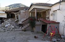 شاهد: أضرار مادية واسعة يخلفها زلزال اليونان