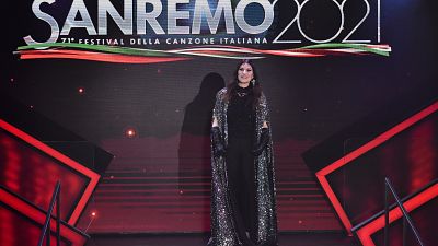 Laura Pausini auf der Bühne des Sanremo