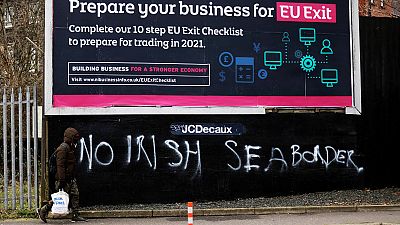 Frase pintada num mural em Belfast rejeita a colocação de uma fronteira no mar da Irlanda