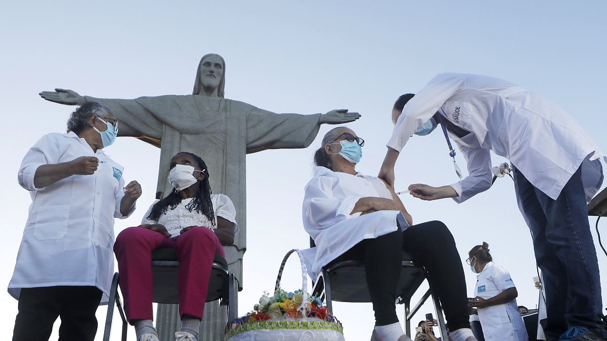 Le 18/01/2021, Terezinha et Dulcinea ont été les premières brésiliennes à recevoir le vaccin anti-covid chinois Sinovac, devant la statue du Christ Rédempteur de Rio