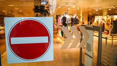Két hétig zárva lesznek az üzletek Magyarországon