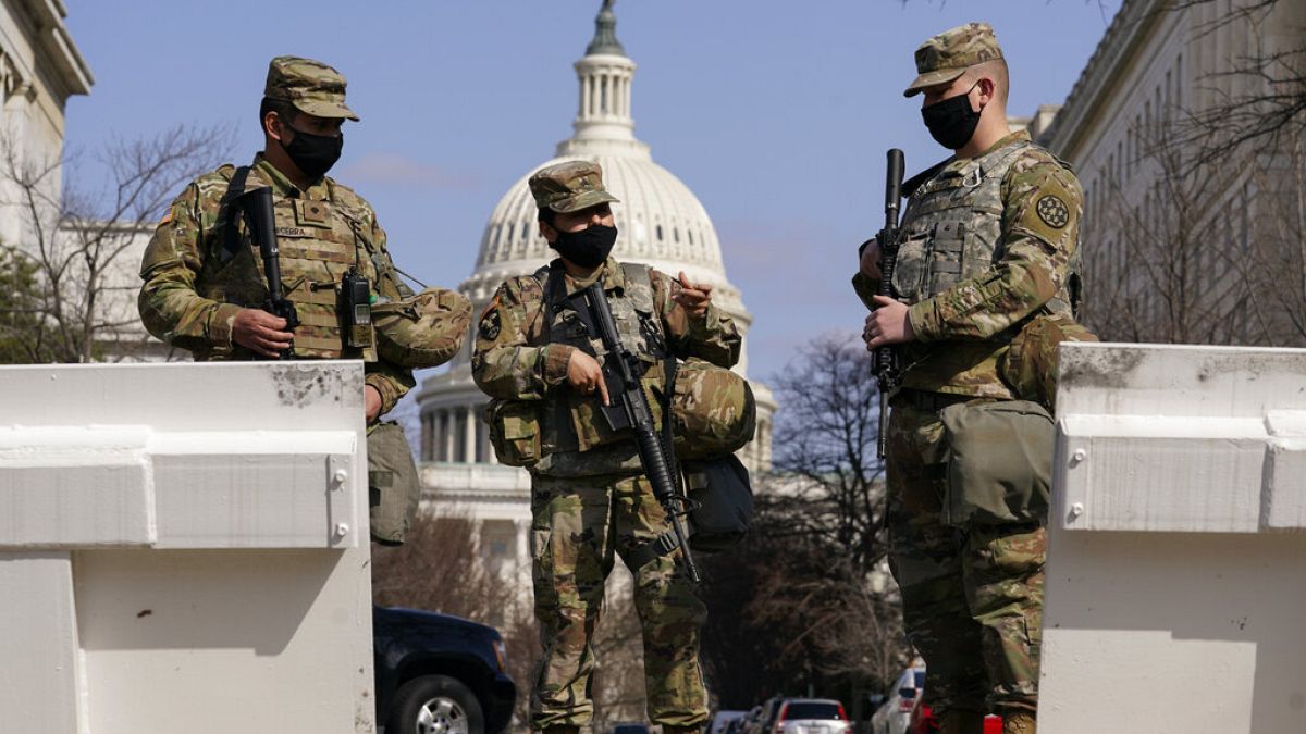 Nationalgardisten bewachen das Areal um das Kapitol. Sie werden wohl noch länger gebraucht.