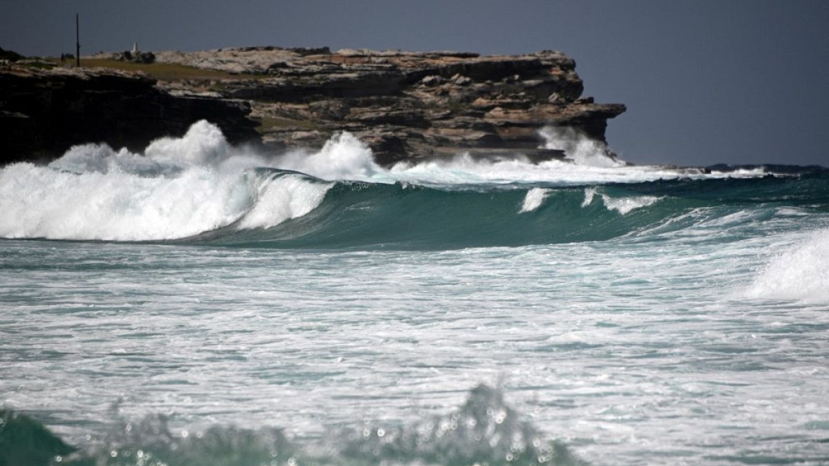 Une plage de Sydney, Australie, le 5 mars 2021, après une série de séismes survenus dans le Pacifique
