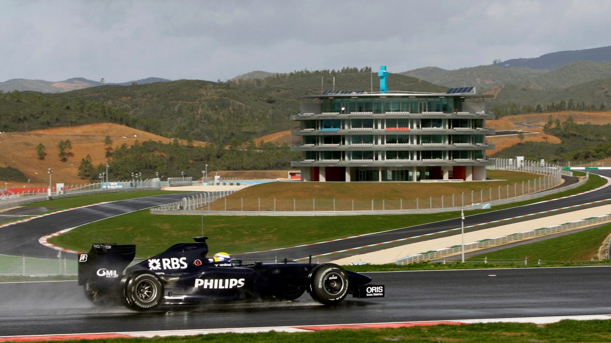Um monolugar F1 da Williams em testes no Circuito Internacional do Algarve