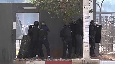 Diákok és rendfenntartók csaptak össze Dakarban
