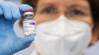 İngiltere'den AB'nin aşı ihraç yasağına tepki: Covid-19 ile mücadeleyi tehliye atıyor