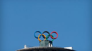 Çin'in başkenti Pekin'deki Olimpiyat Kulesi'nin tepesinde bulunan olimpiyat halkaları