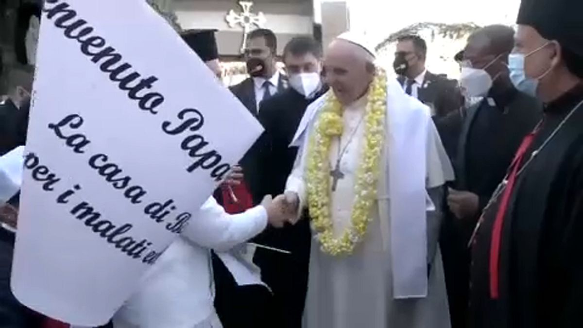 Papst jubelnd in Bagdad empfangen