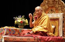 الدلاي لاما يتحدث إلى الضيوف في جامعة إنديانا. 2010/05/12