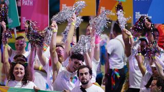 Avustralya'da salgına rağmen Mardi Gras gösterisi