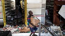 متجر أوشان المحترق والمنهوب في منطقة الماديس في داكار - السنغال 6 آذار/  مارس 2021