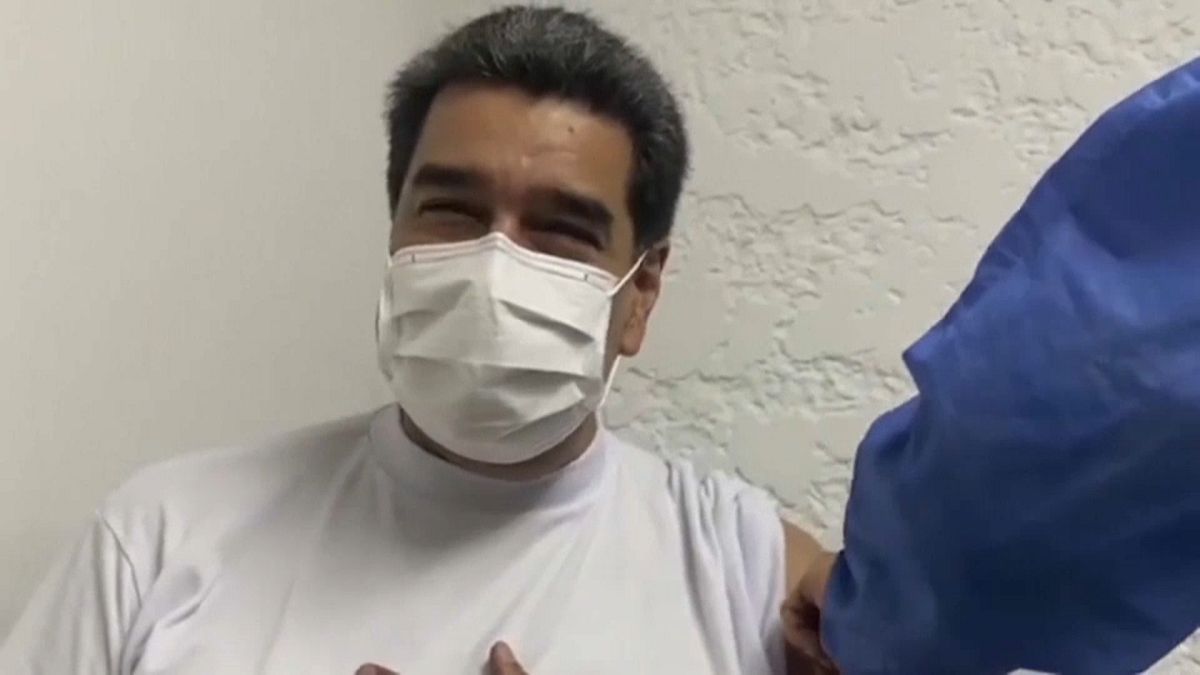 Nicolás Maduro recibe la vacuna Sputnik V