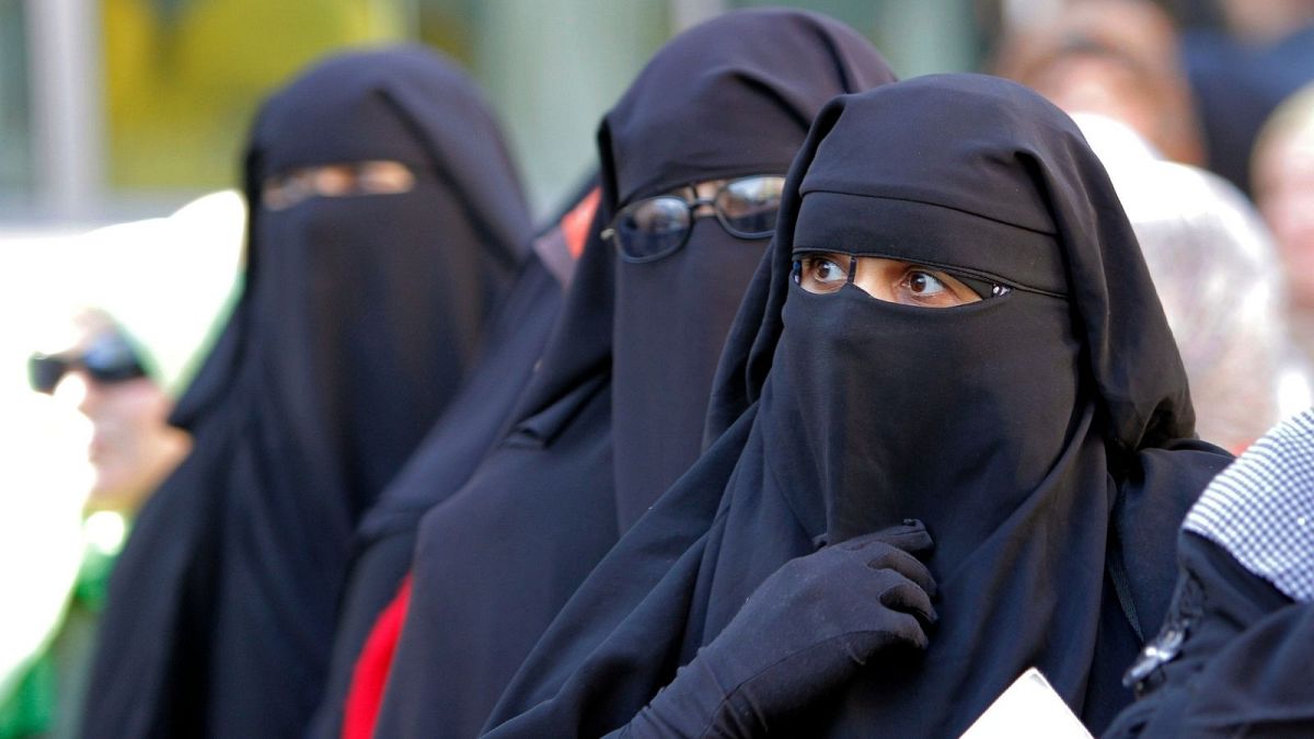 women wearing Niqab
