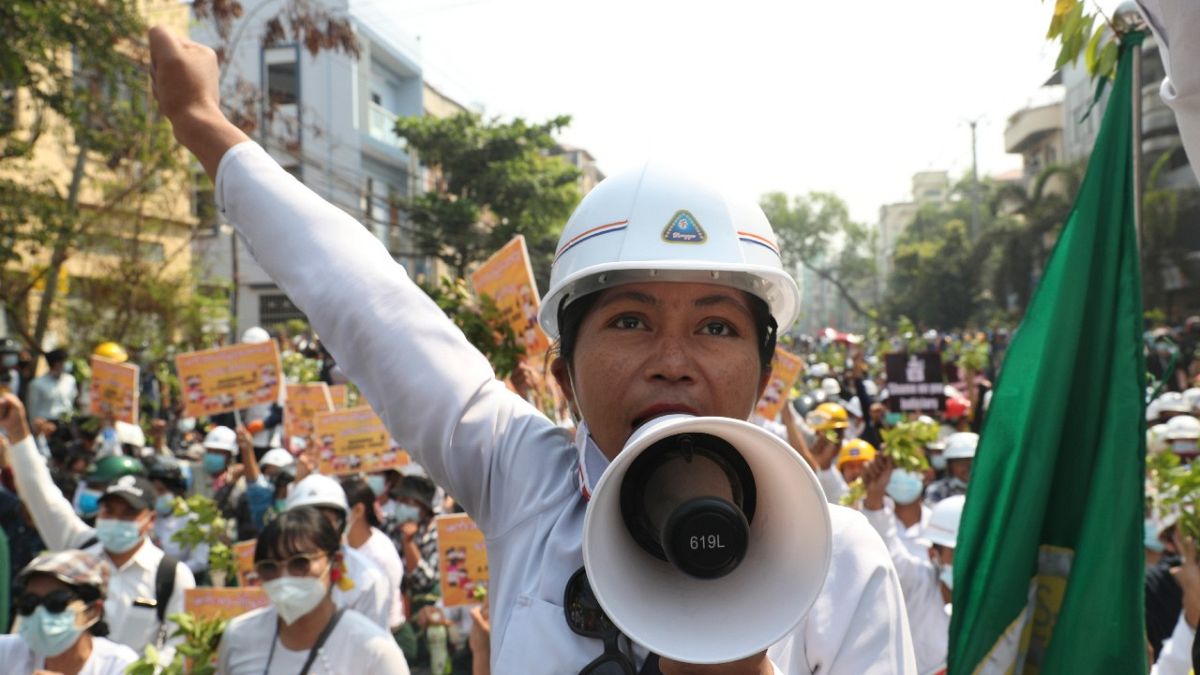 متظاهرون ضد الانقلاب في مدينة ماندلاي في ميانمار. 2021/03/07