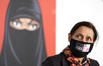 Megosztja Svájcot a burka viselésének tilalma