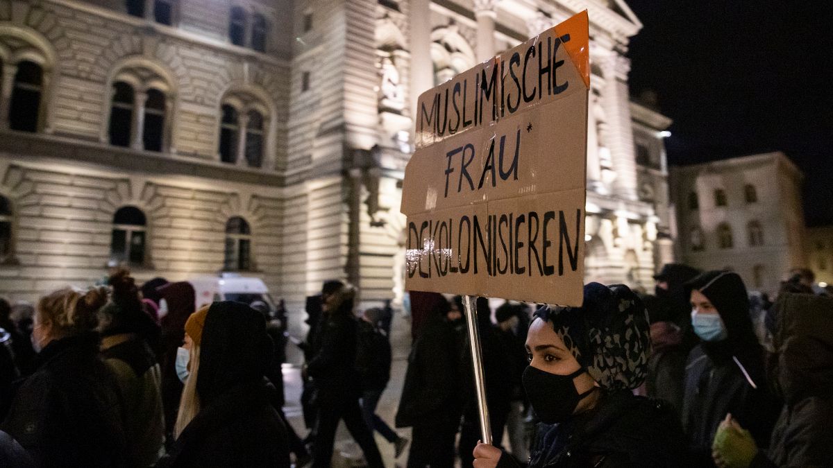Aprovação da "lei de proibição das burcas" motivou protestos em Berna