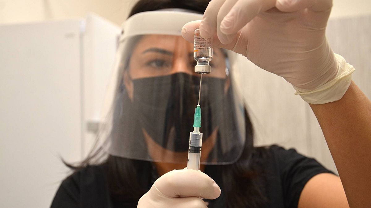 Türkiye'de Covid-19: Birinci ve ikinci doz aşı olanların sayısı 10 milyonu geçti