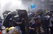 Myanmar: sciopero generale, la protesta continua. Ancora due vittime negli scontri con la polizia
