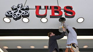 Riparazioni in corso alla filiale UBS di Zurigo. 