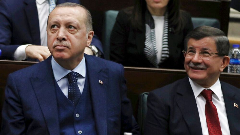 Ο Νταβούτογλου μίλησε σε ελληνικά μέσα ενημέρωσης: Ερντογάν, η Τουρκία απομακρύνεται από την ΕΕ