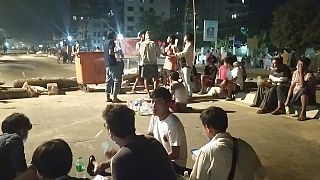 Viele Demonstrierende ignorierten in Yangon die nächtliche Ausgangssperre