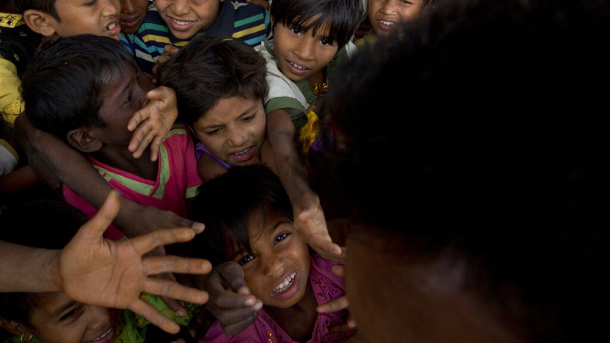 Myanmar'dan kaçan Arakanlı Müslümanlar Bangladeş'teki kamplarda kalıyor