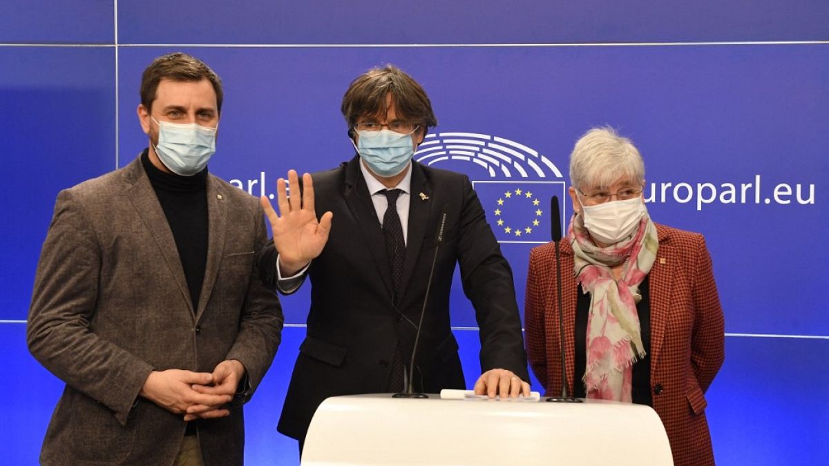 Três eurodeputados catalães perderam a imunidade