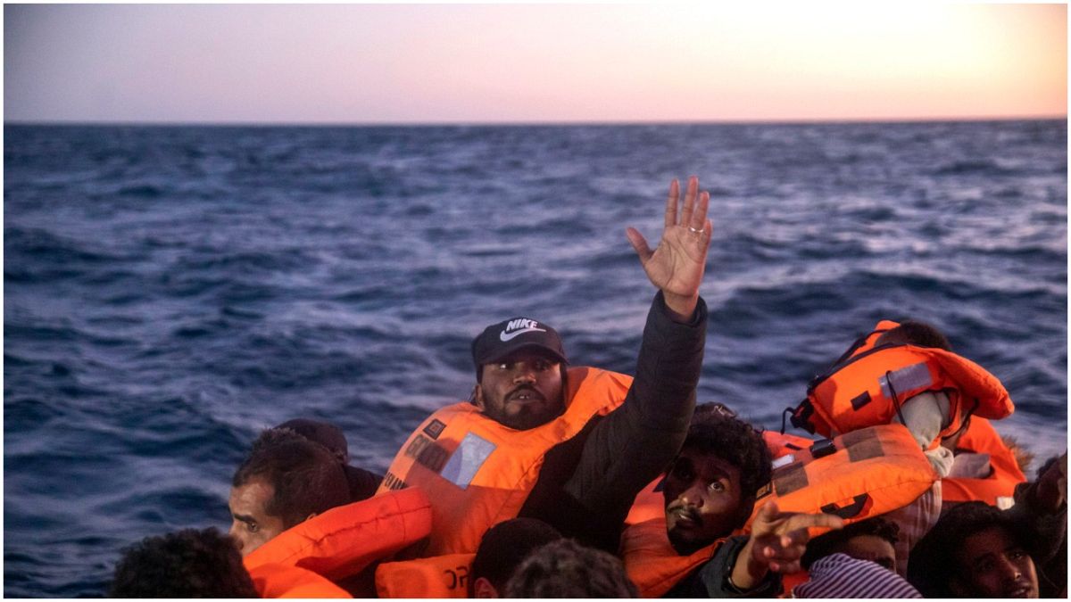 مهاجرون ولاجئون من جنسيات أفريقية، على بعد 122 ميلًا قبالة الساحل الليبي ، يوم الجمعة 12 فبراير 2021