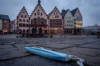 Weggeworfene Maske in Deutschland