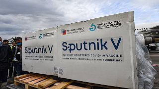 Tunisie : arrivée des premiers lots de vaccins russes