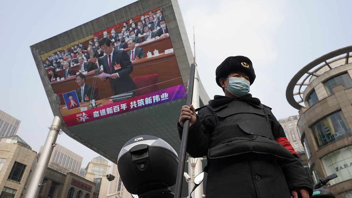 Pechino stringe la morsa su Hong Kong