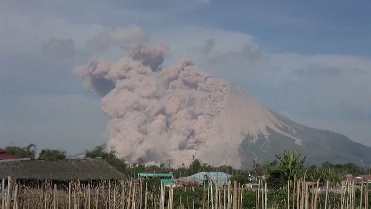 ویدئو؛ آتشفشان سینابونگ در اندونزی بار دیگر فوران کرد