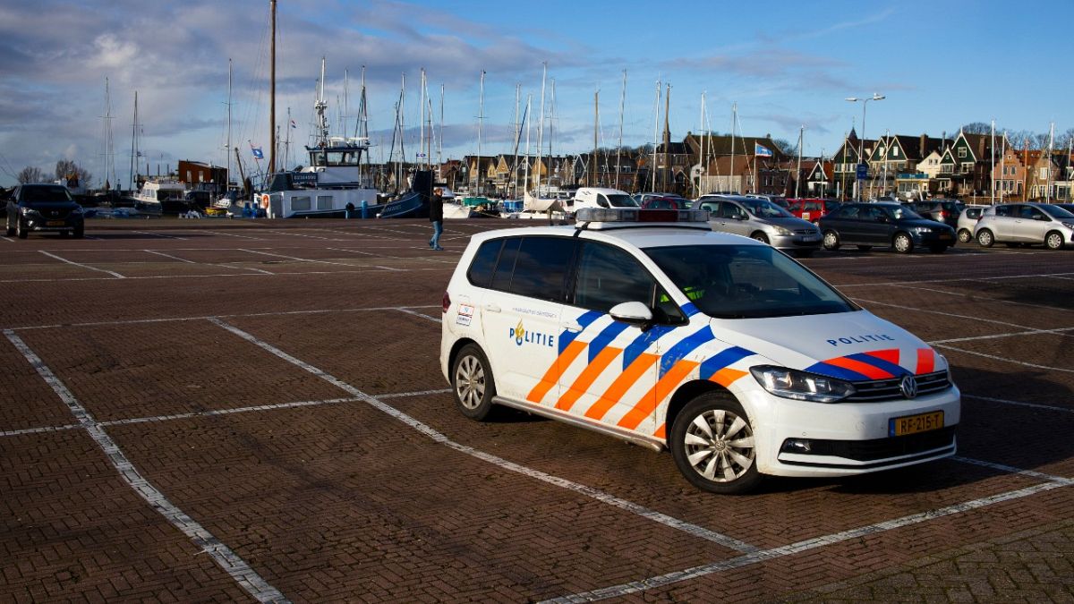 گشت پلیس هلند برای کنترل محدودیت‌های کرونایی