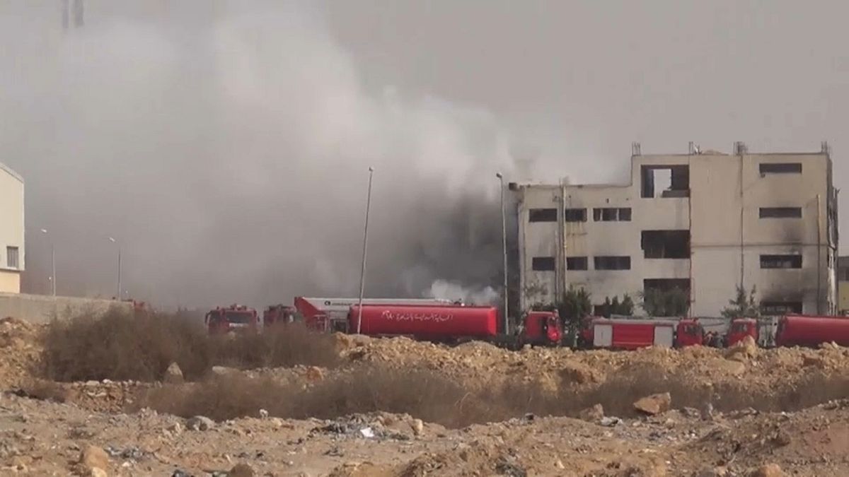 عشرات الضحايا جراء حريق بمصنع للملابس