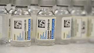 Dosis de la nueva vacuna aprobada en la UE listas para ser administradas.