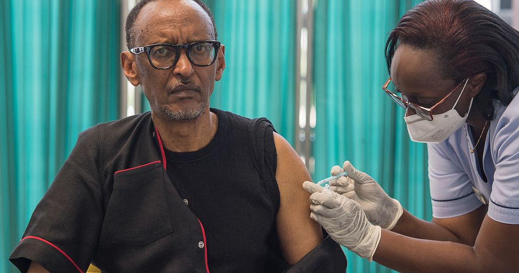 Rwanda's Kagame is first East African leader to receive Covid vaccine |  Africanews