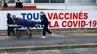 Arrivée d'une patiente aux urgences de l'hôpital de Melun, en France, 8 février 2021