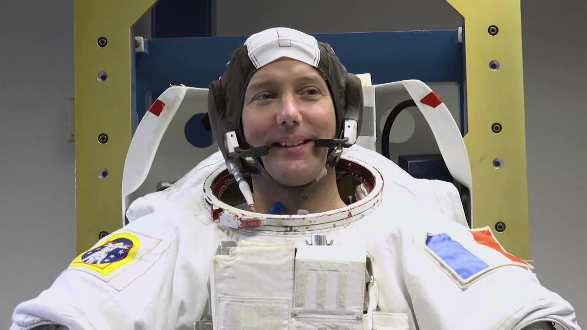 تلقيح رائد فضاء فرنسي ضد فيروس كورونا قبل صعوده لمحطة الفضاء الدولية
