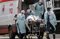 Arrivée d'un patient suspecté d'être atteint du Covid-19 dans un hôpital de Brasilia, le 11 mars 2021.