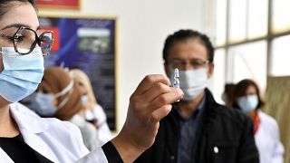 بدء حملة التطعيم ضد فيروس كورونا في تونس