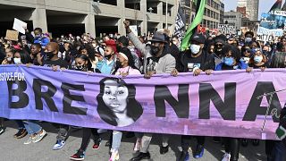 EEUU | Cientos de personas exigen justicia al cumplirse un año de la muerte de Breonna Talyor