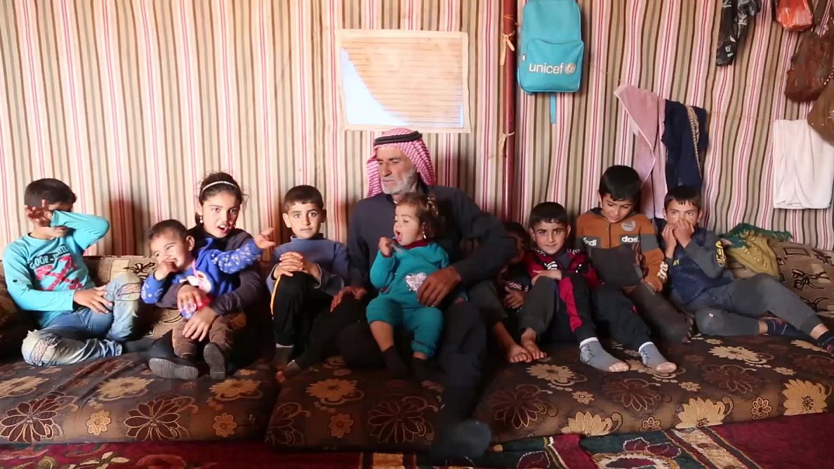 خطفت الحرب في سوريا من عبد الرزاق خاتون البالغ من العمر 83 عامًا 13 من أبنائه وإحدى زوجاته.