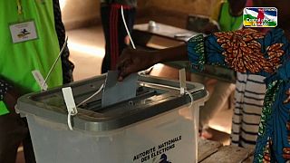 Central African Republic votes in shadow of rebel offensive