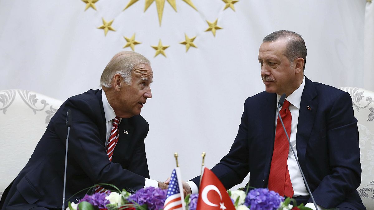 الرئيس التركي رجب طيب أردوغان يستقبل جو بايدن عندما كان نائبا للرئيس الامريكي في أنقرة. 2016/08/24