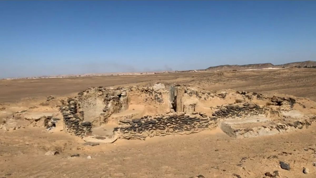 Mısır'da binlerce yıllık manastır keşfedildi