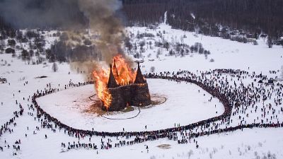 شاهد: احتفالات نهاية الشتاء في روسيا
